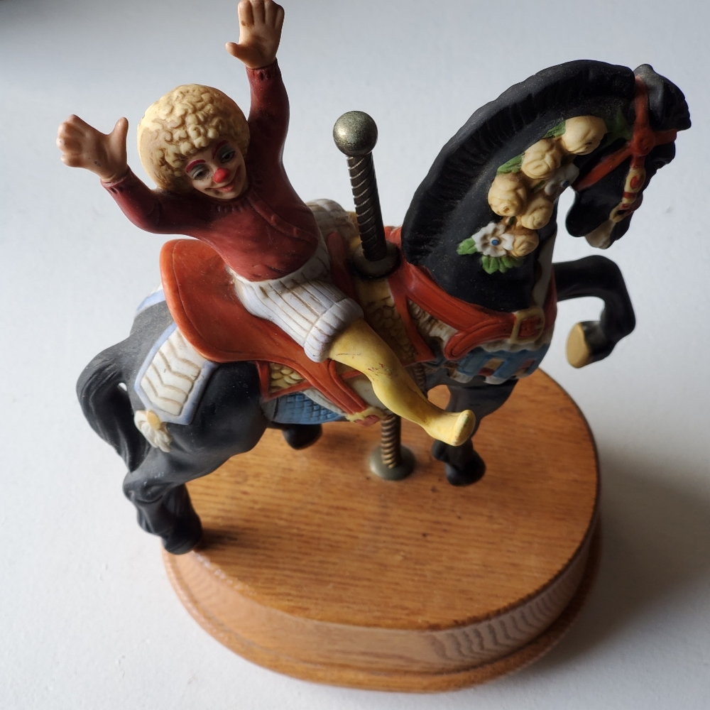 VINTAGE WILLITTS BOY CLOWN ON HORSE CAROUSEL MUSIC BOX.